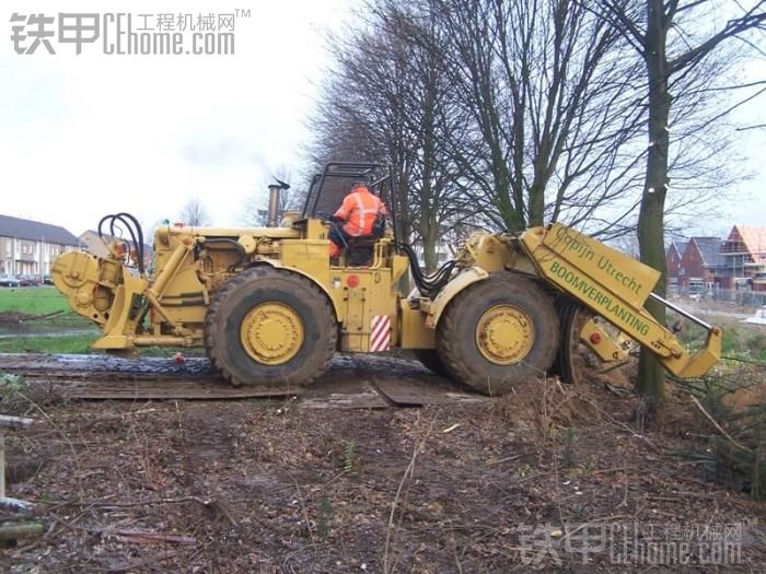 Caterpillar 830 B-M 看看這樣的移樹機(jī)