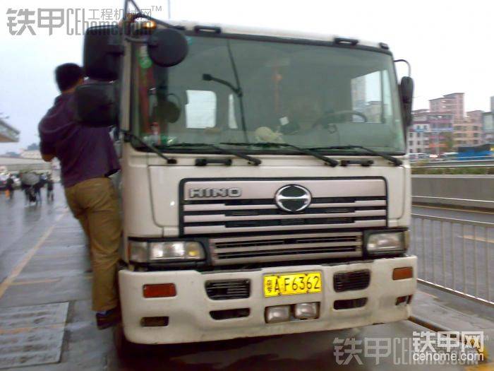 廣州來的拖車，進(jìn)口老款日野