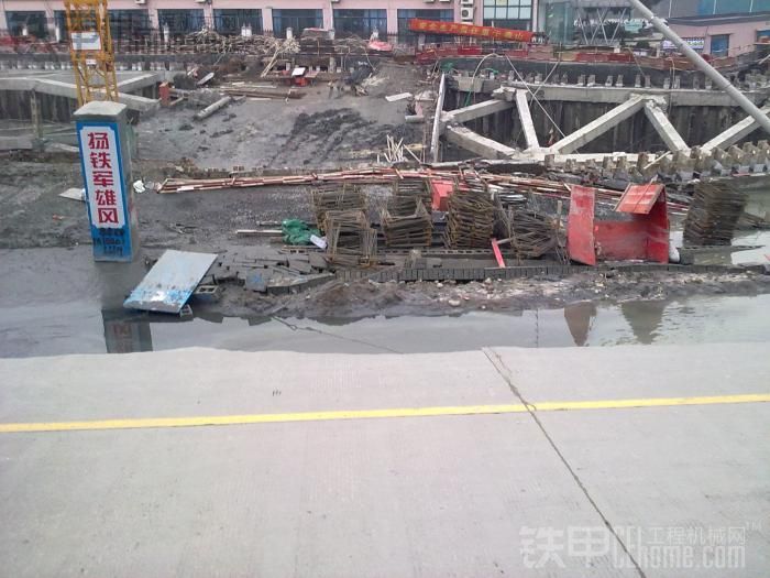 上海塌方，埋掉9台挖机