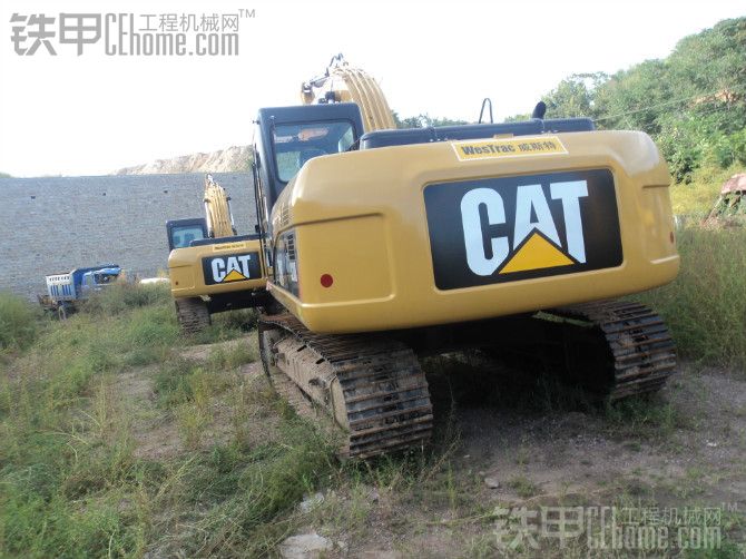 CAT320D