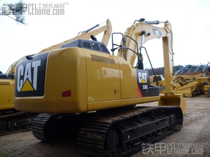 卡特工廠外面工地，放了320E及324EL長臂挖掘機(jī)、349E、336E。