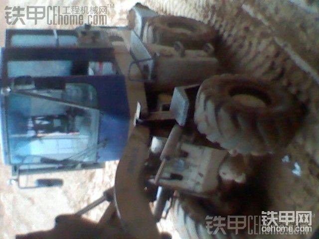 下了一個(gè)多月的雨  車子太臟了 