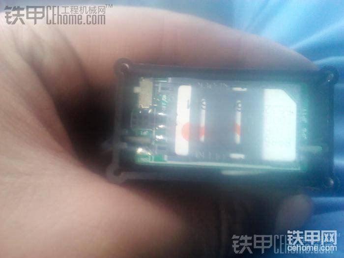 里面的聯(lián)通卡安裝在我的手機上，能上網但是不能打電話，有話費。