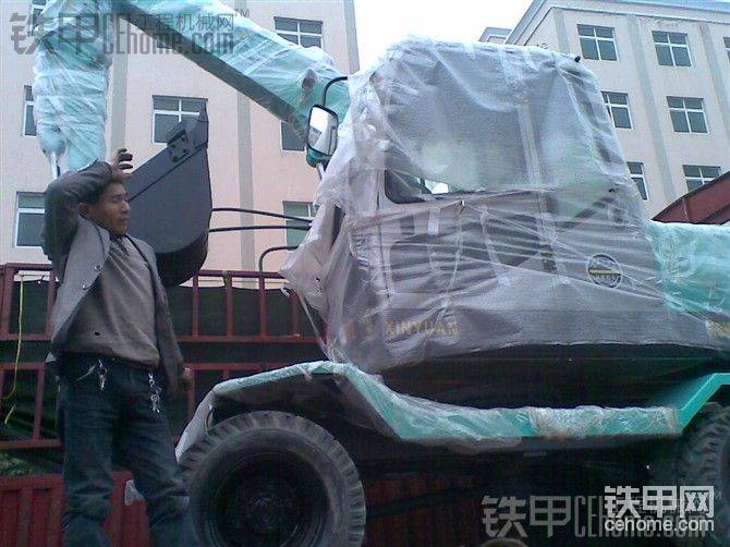 新源挖掘機(jī)