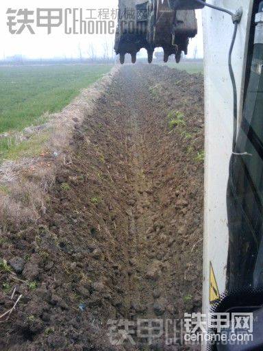 农改挖的沟，没有放线挖的