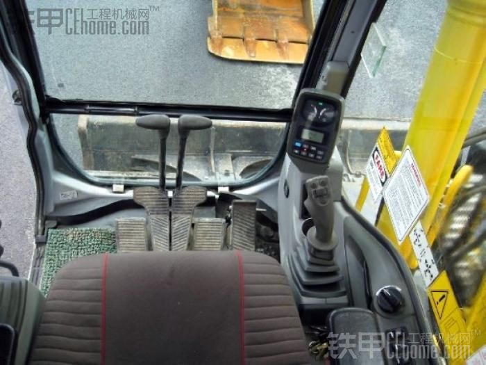 紐荷蘭神鋼E145 SR無尾挖掘機美圖