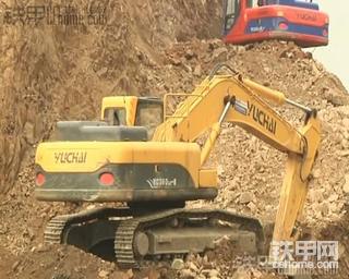 我拿玉柴挖机啃石头