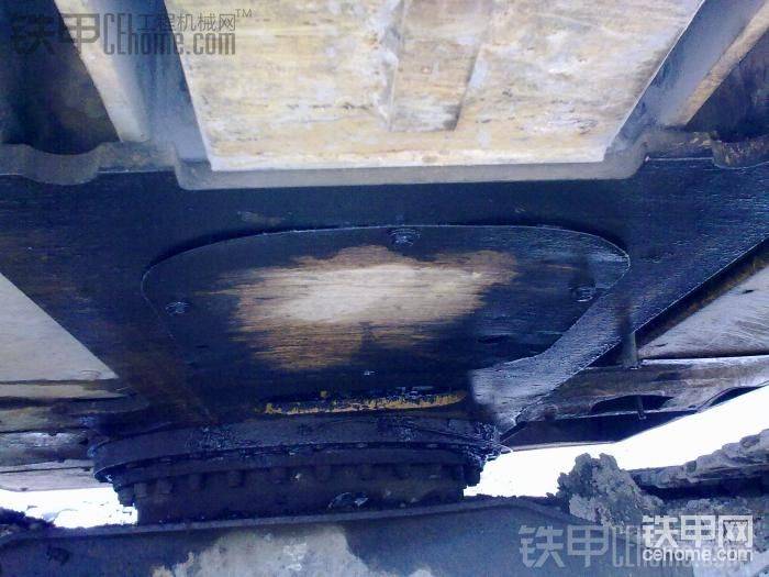 機(jī)油廢氣管堵塞漏的機(jī)油