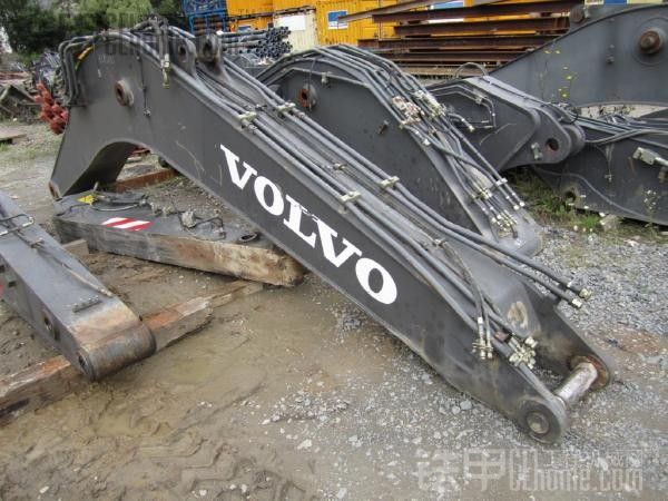 沃爾沃ECR235C 無尾挖掘機圖片