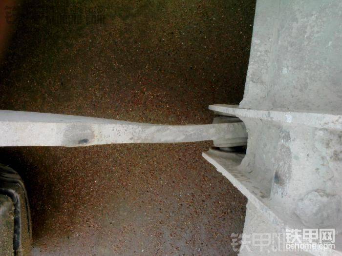 左大臂严重变形