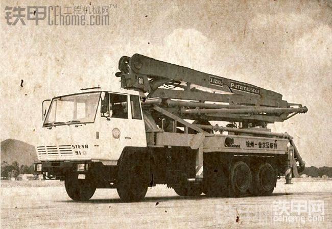 1989年中國(guó)第一臺(tái)32米混凝土泵車