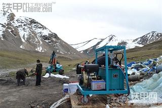 国产液压钻机在矿山的美图