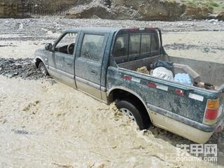 南疆的矿山公路。