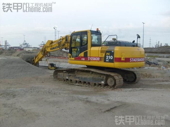 KOMATSU 210-8LC .有紅色的哦??！