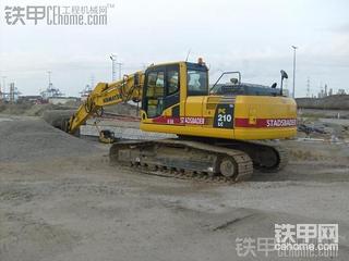 KOMATSU 210-8LC .有紅色的哦！！