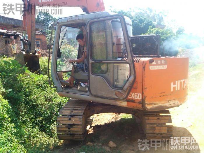 在挪位置。。陽光實(shí)在太燦爛了