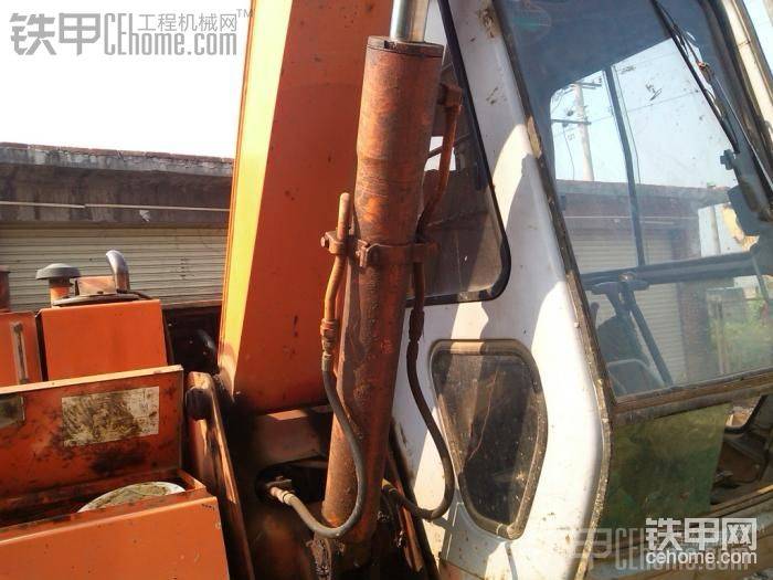 油缸又漏油咯！