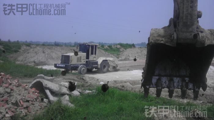 挖機干的那點事兒-之道路基礎建設.