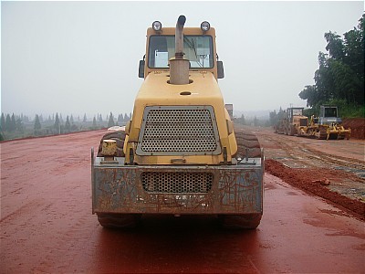 出售09年底山推20壓路機