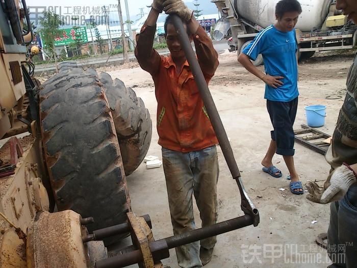 天工平地機(jī)剎車維修全過(guò)程