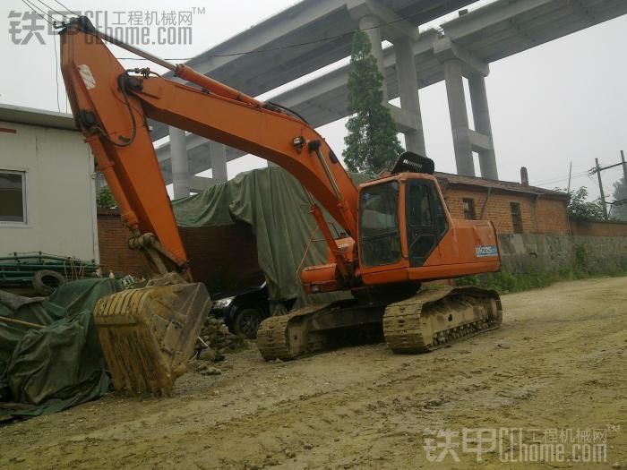 03年大宇220-5转让 有意可电话联系