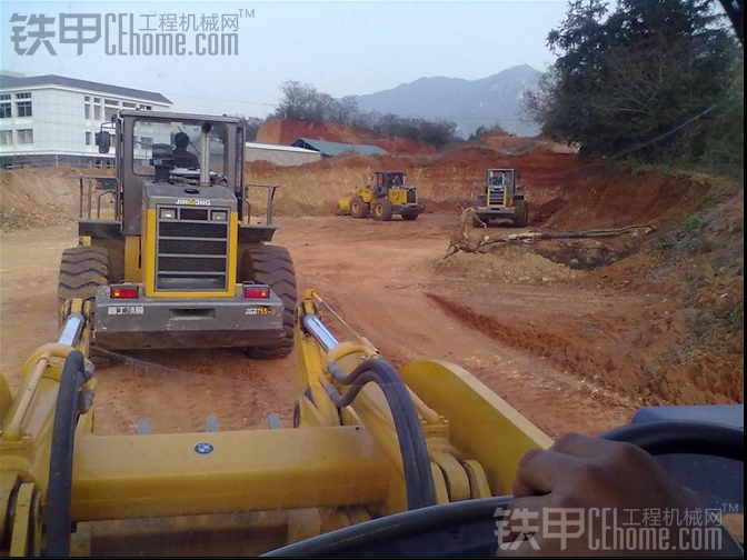 【勇闖天涯】你是不是像我在太陽(yáng)下低頭， 流著汗水默默辛苦的工作 。