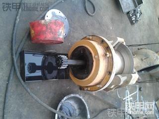 錯(cuò)誤判斷損壞類型之后橋拆卸分解過程+敞篷版鏟車圖片