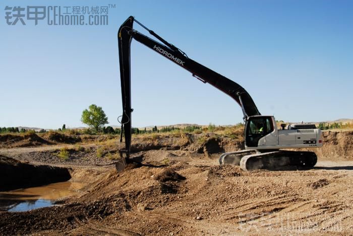 “土耳其”的Hidromek—300挖掘機看看配置怎么樣；