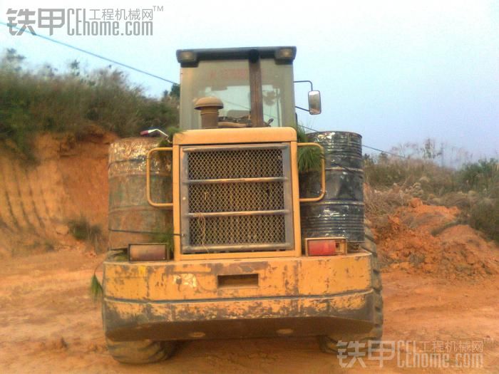 鏟車一人獨(dú)干，今天完工了