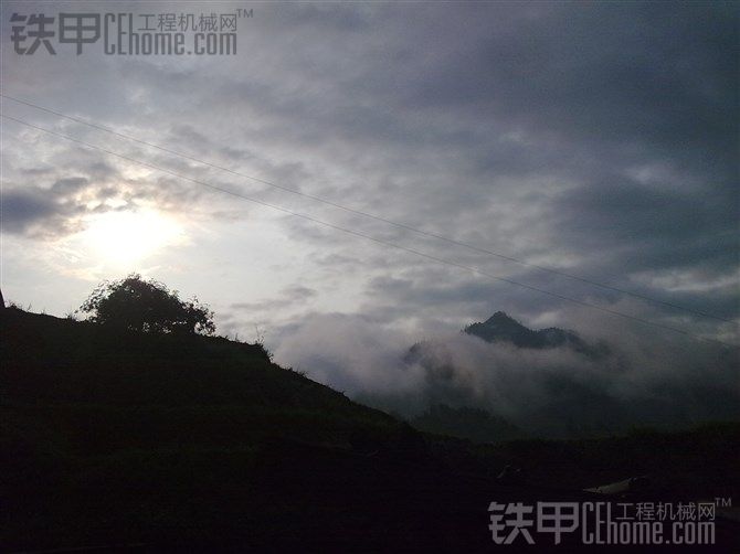 曬 , 多年來陪著我一起走過的挖機(jī), 回憶