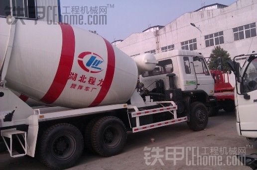 “铲铲”为你简单介绍混凝土罐车