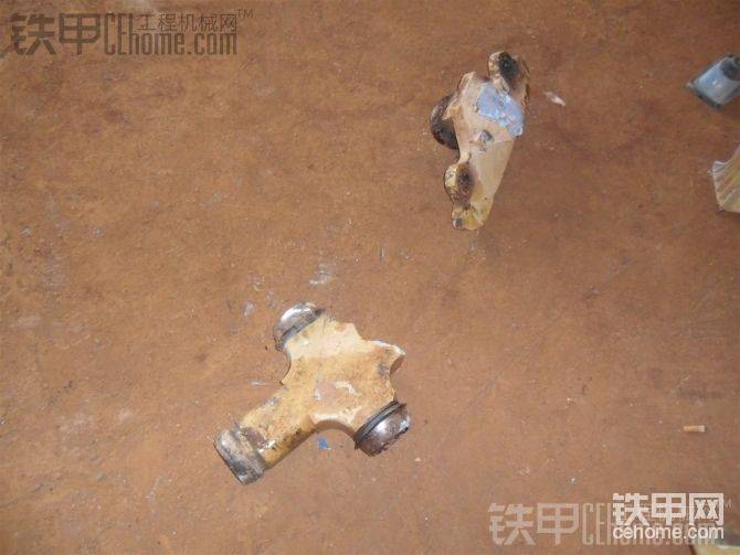 柳工壓路機(jī)十字轉(zhuǎn)接架