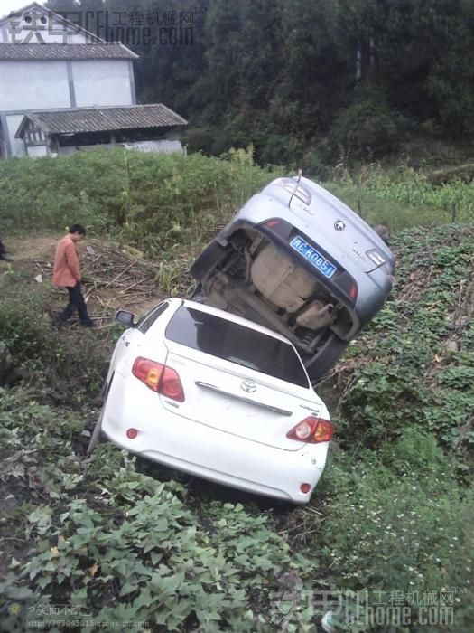 詭異的車禍現(xiàn)場（一直在納悶），不帶這樣撞的??！....