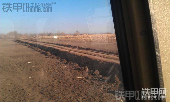 看我修的怎么樣呵呵~購機在山上溝·翻斗車拉下來~車太少 這活悠閑~