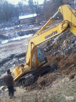 重新上传的小松220-8   陷泥潭