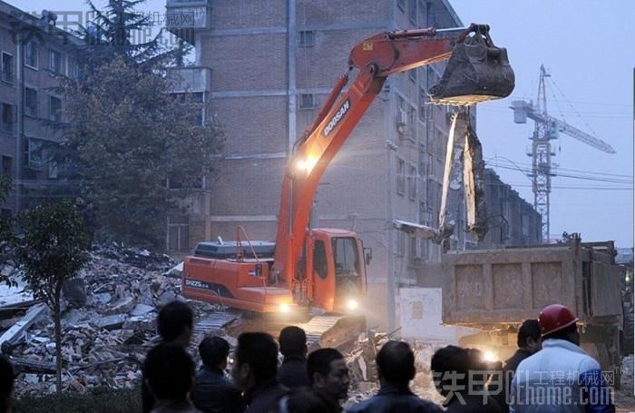 陜西省興平市一住宅小區(qū)天然氣采暖鍋爐房發(fā)生爆炸事故。