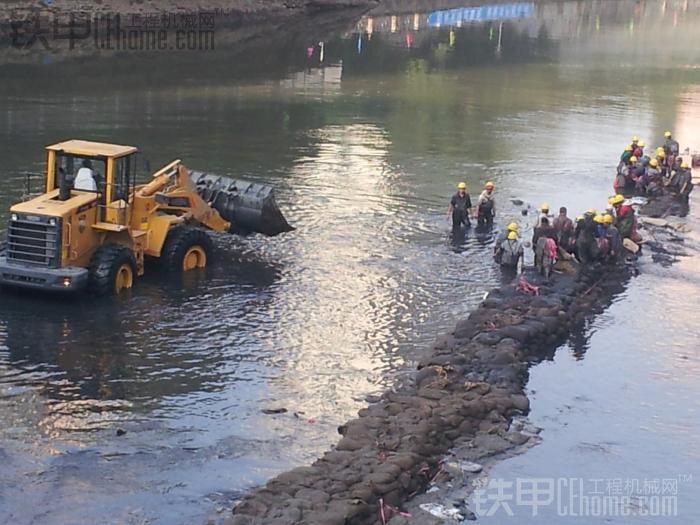 蛟龍出洞、蛟龍戲水---我的萬能裝載機(jī)，無可比敵