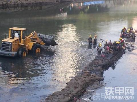 蛟龍出洞、蛟龍戲水---我的萬能裝載機，無可比敵