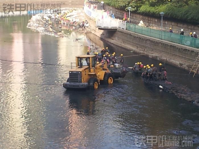 蛟龍出洞、蛟龍戲水---我的萬能裝載機(jī)，無可比敵