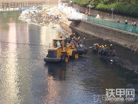 蛟龍出洞、蛟龍戲水---我的萬能裝載機，無可比敵