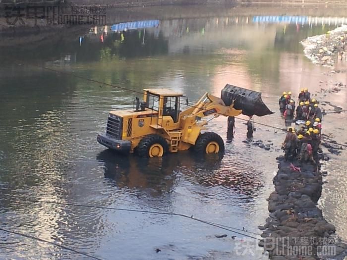 蛟龍出洞、蛟龍戲水---我的萬能裝載機(jī)，無可比敵