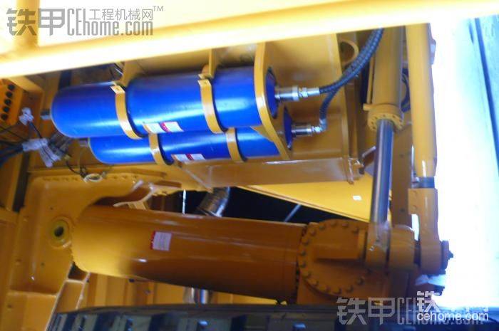前懸，明顯沒(méi)充氣