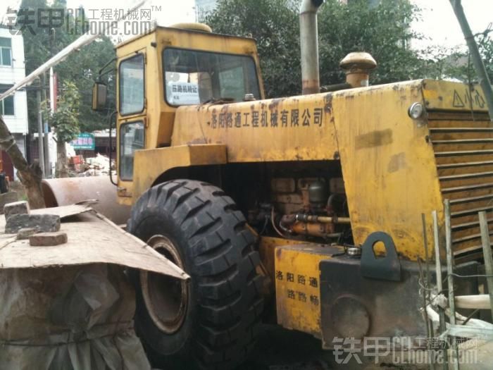 出售02年洛陽路通18T壓路機