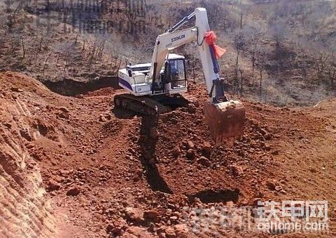 請問斗山370干這種礦山活兒 一小時(shí)油耗多少