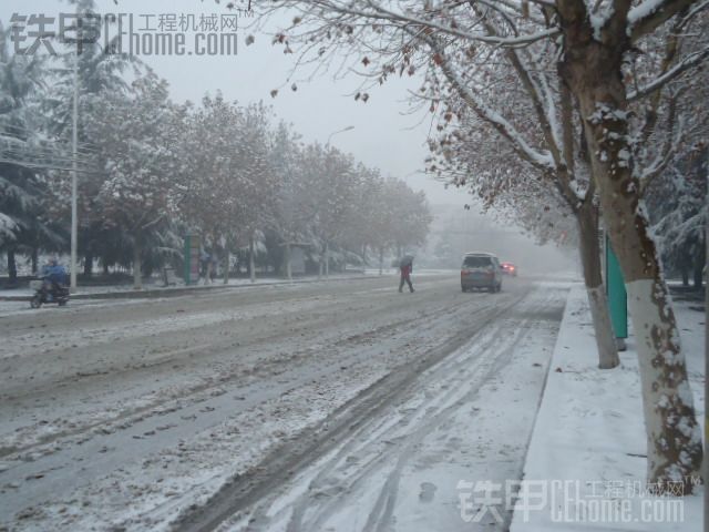 雪一直下，雪地里的風(fēng)景。