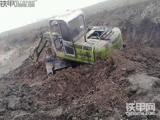 犀牛輪挖 （陷車了...）