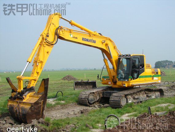 來自太陽國的 Komatsu pc 290-8