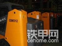 龙工滑移 图片