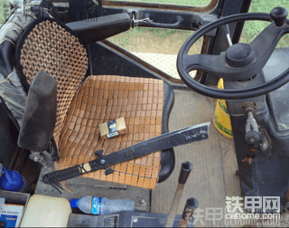 甲友們看看我的柳工836還能賣多少錢。