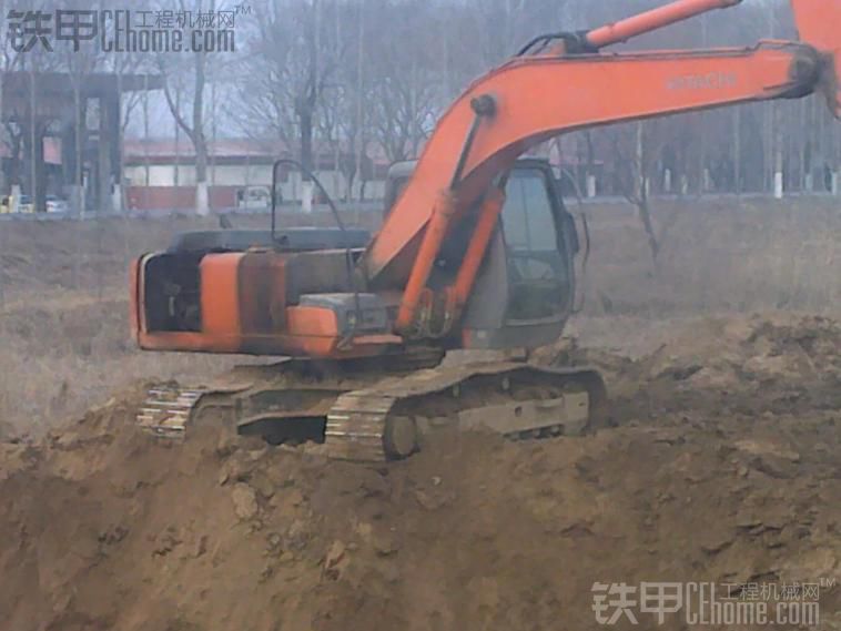 一个工地三台挖机装车